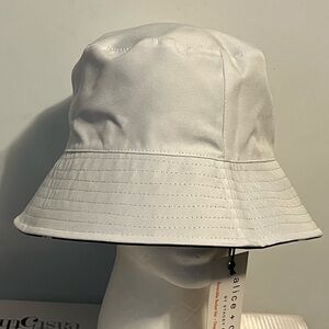 Alice + Olivia white Bucket Hat reversible